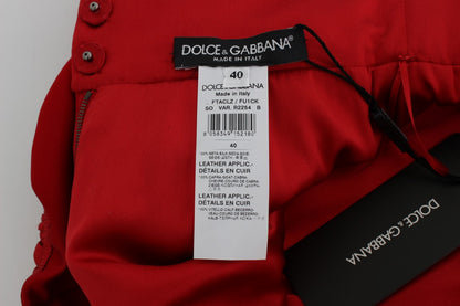 Pantalones cortos glamurosos de seda roja con bordado floral