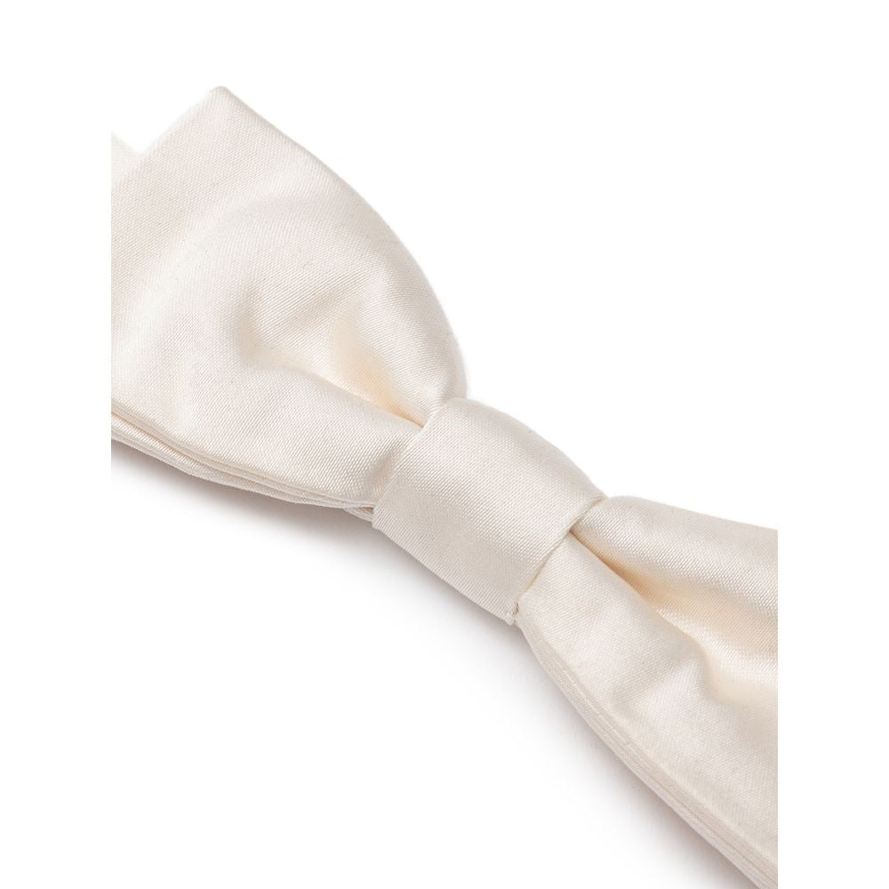 Corbatas y pajaritas de seda blanca