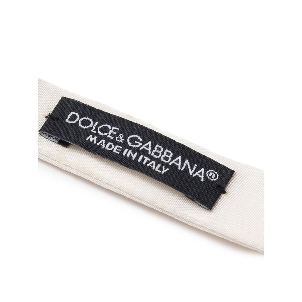Corbatas y pajaritas de seda blanca
