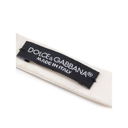 Corbatas y pajaritas de seda blanca