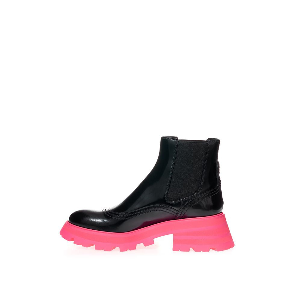 Botas elegantes de cuero negro