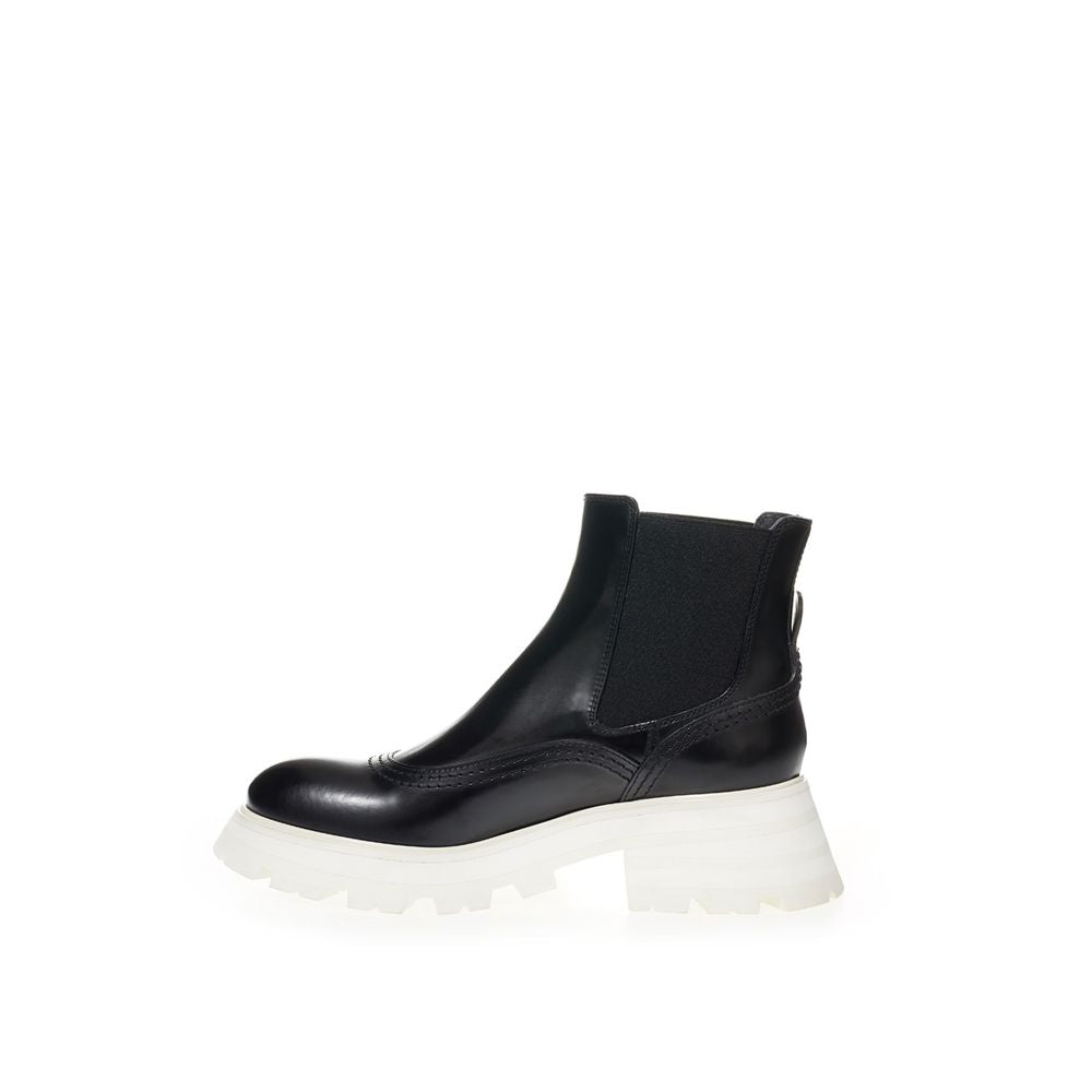Botas elegantes de piel en negro atemporal