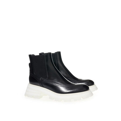 Botas elegantes de piel en negro atemporal