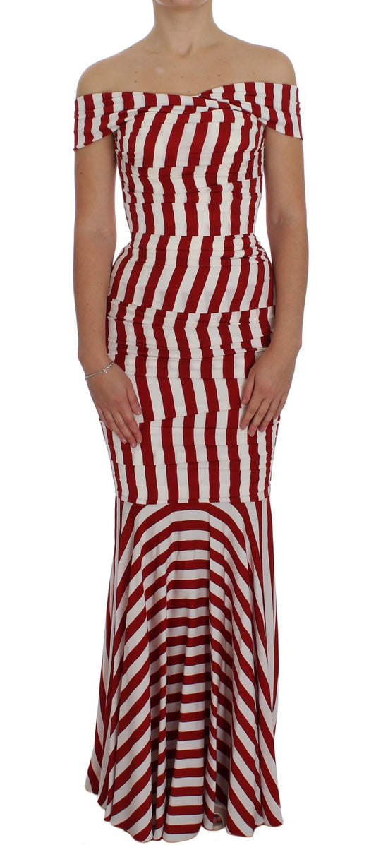 Elegante vestido ajustado de seda a rayas rojas y blancas