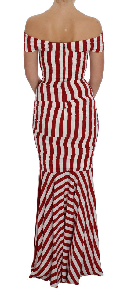 Elegante vestido ajustado de seda a rayas rojas y blancas