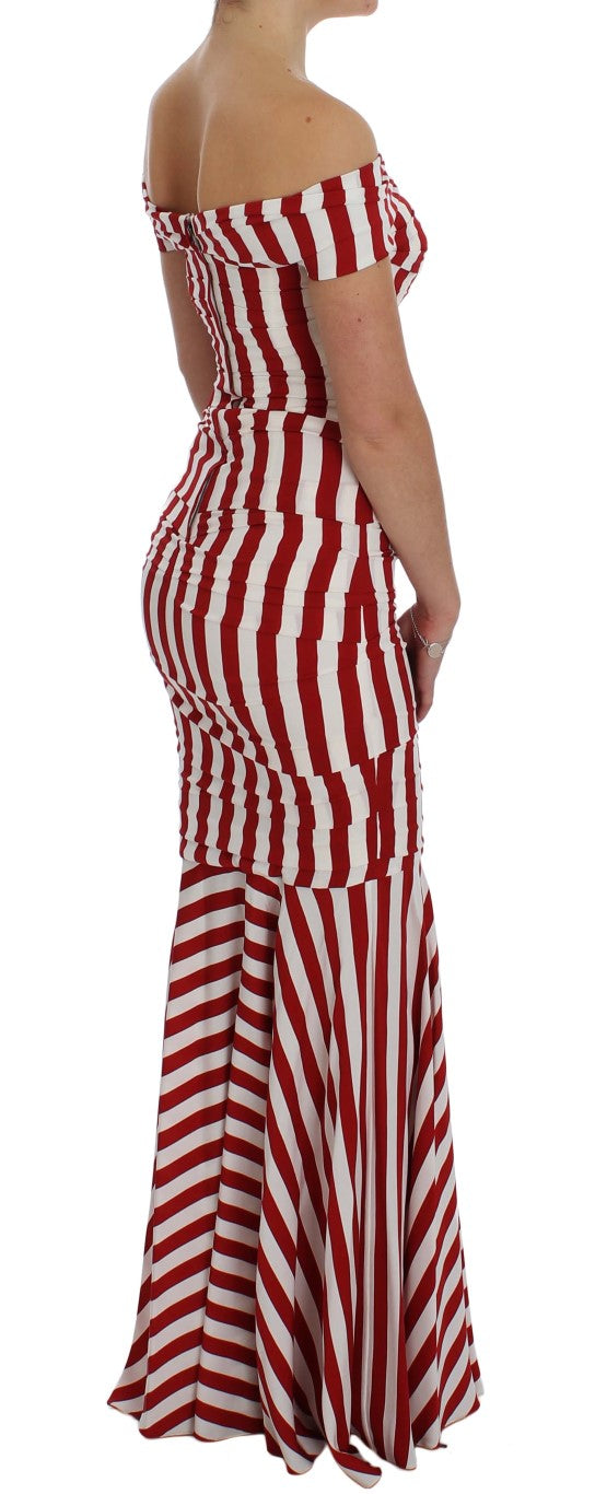Elegante vestido ajustado de seda a rayas rojas y blancas