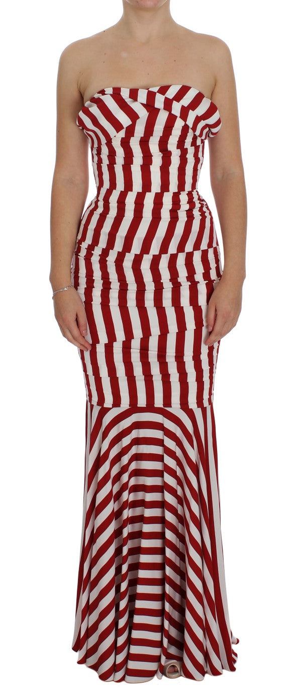 Elegante vestido ajustado de seda a rayas rojas y blancas