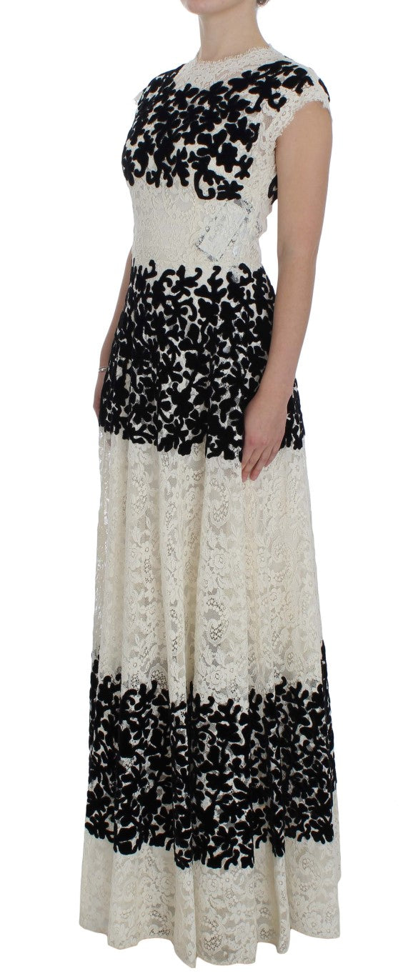 Elegante vestido largo con mangas cortas y encaje floral