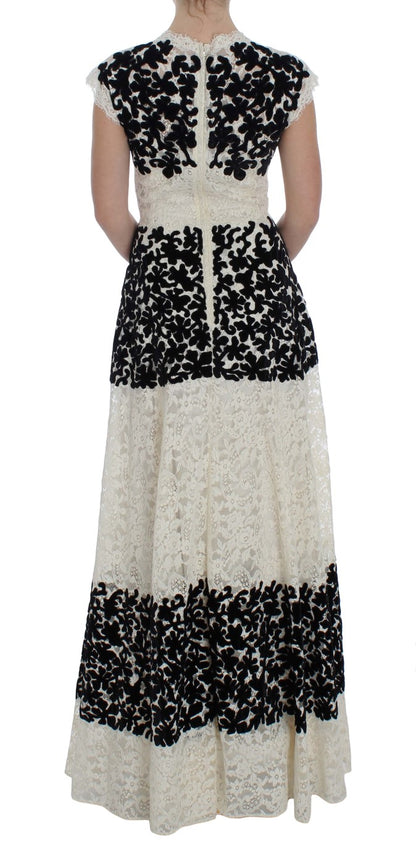 Elegante vestido largo con mangas cortas y encaje floral