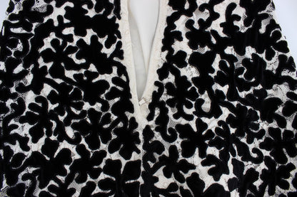 Elegante vestido largo con mangas cortas y encaje floral