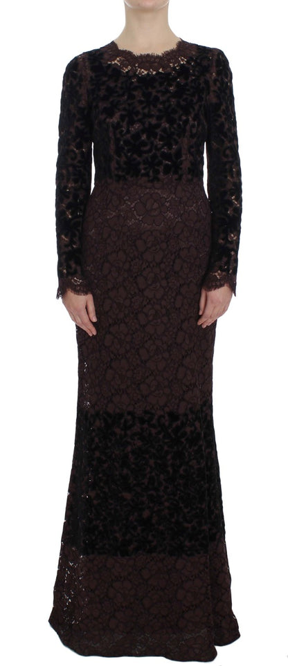 Elegante vestido largo de encaje floral morado