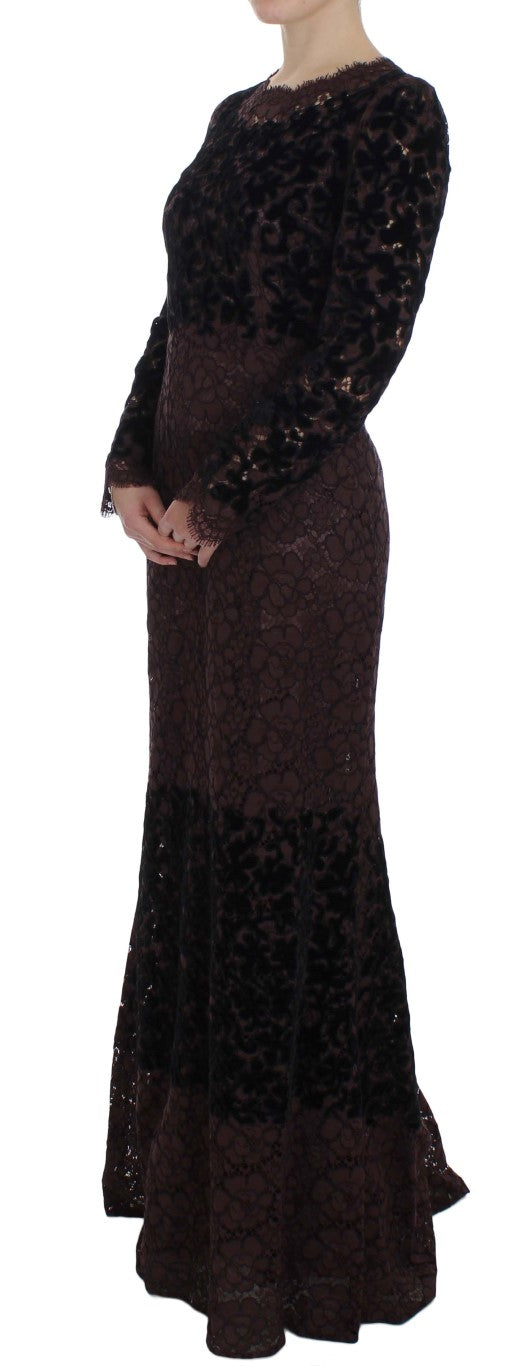 Elegante vestido largo de encaje floral morado