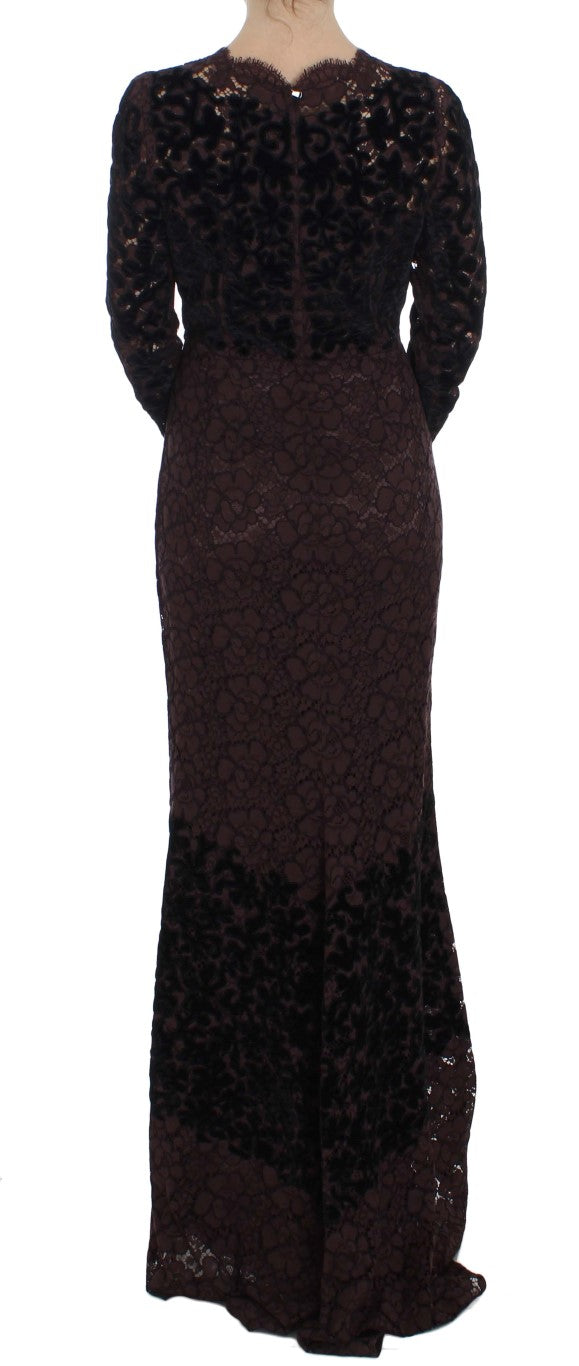 Elegante vestido largo de encaje floral morado