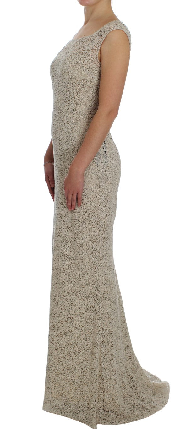 Elegante vestido largo beige con recortes florales