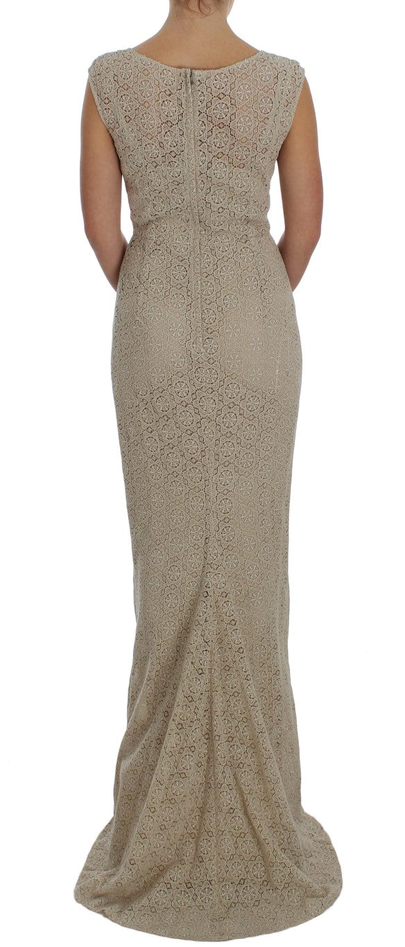 Elegante vestido largo beige con recortes florales