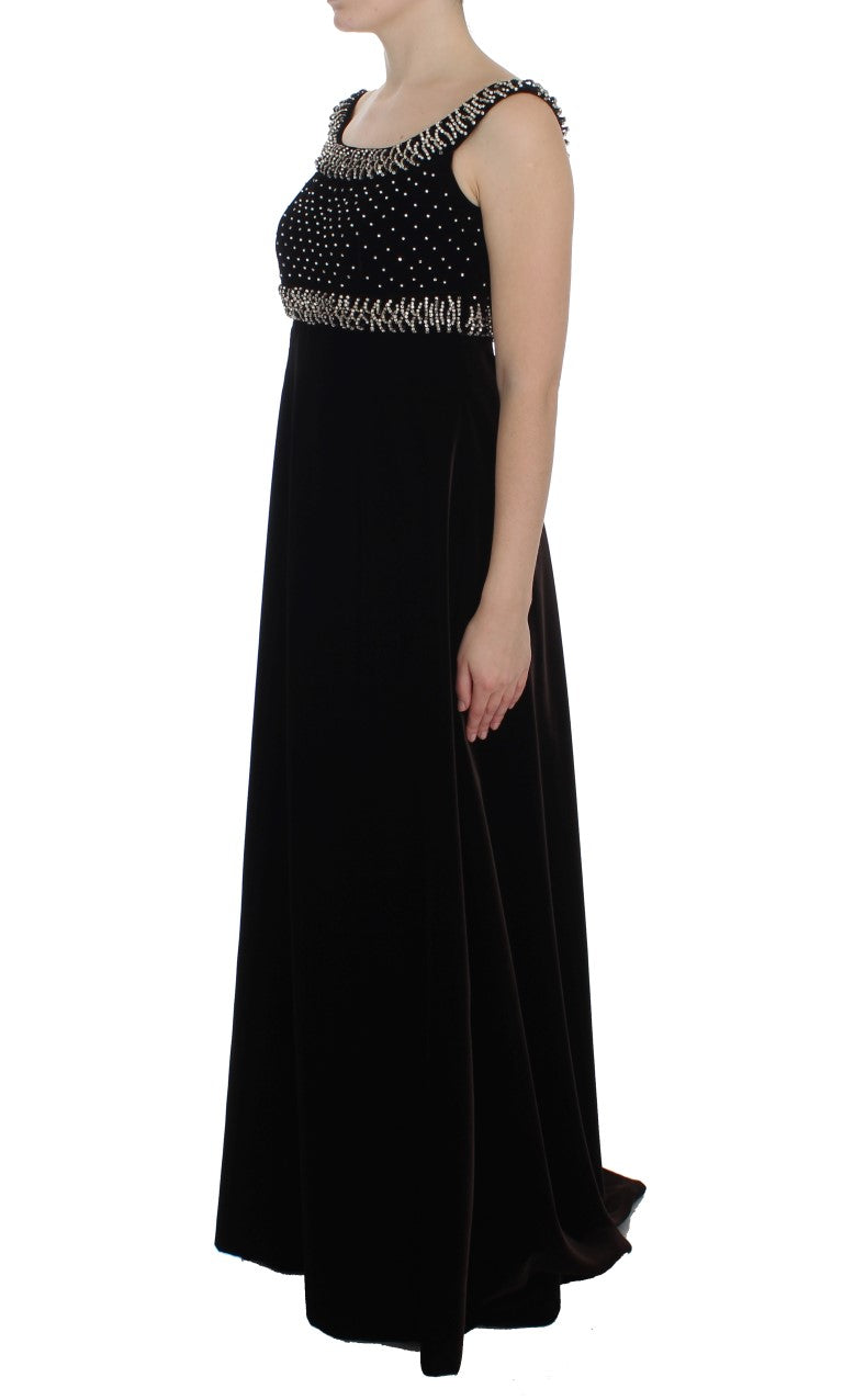 Elegante vestido de terciopelo marrón con cristales