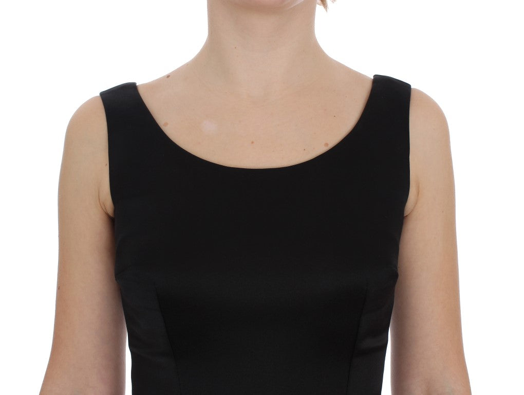Elegante vestido negro largo hasta el suelo