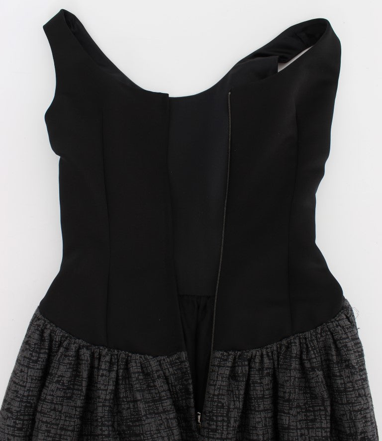 Elegante vestido negro largo hasta el suelo