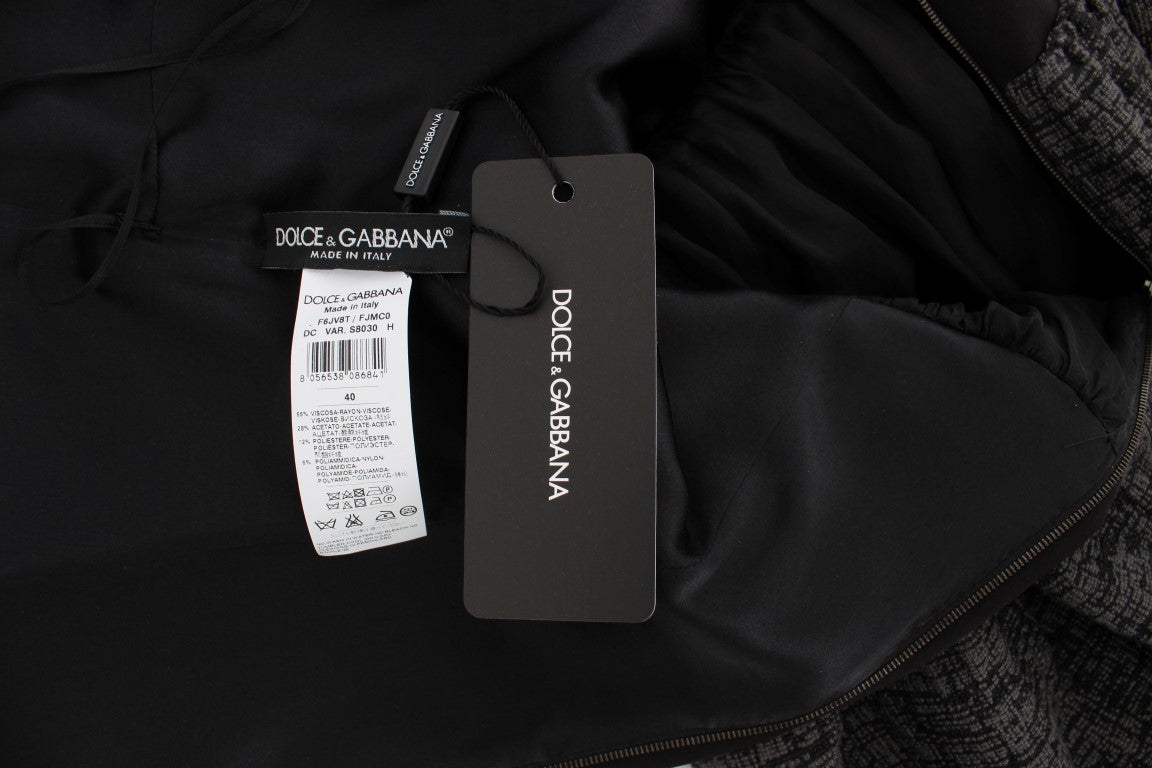Elegante vestido negro largo hasta el suelo