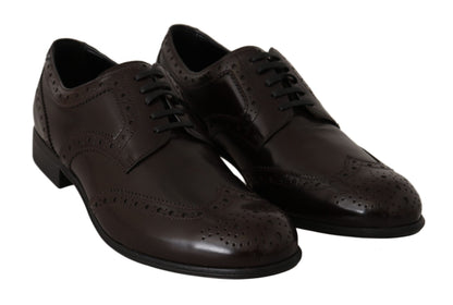 Elegantes zapatos Oxford de piel marrón