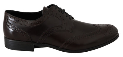 Elegantes zapatos Oxford de piel marrón
