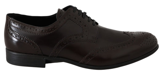 Elegantes zapatos Oxford de piel marrón