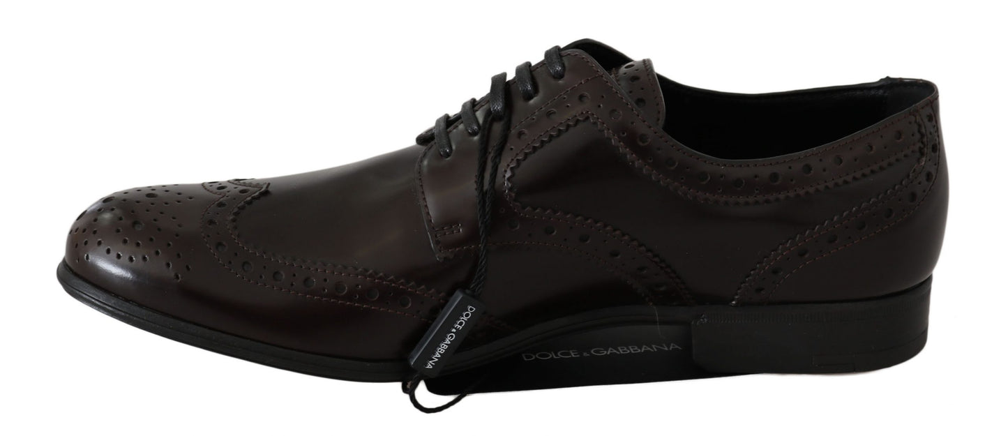 Elegantes zapatos Oxford de piel marrón