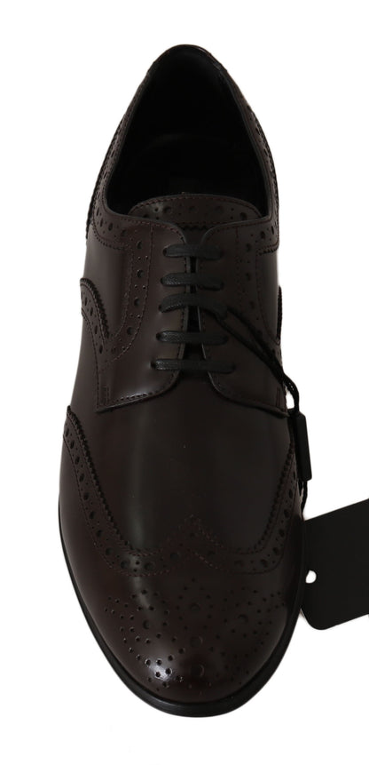 Elegantes zapatos Oxford de piel marrón