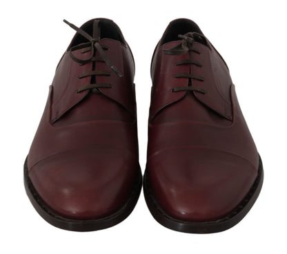 Elegantes zapatos de vestir de piel burdeos