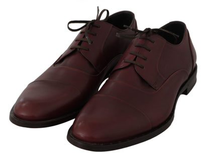 Elegantes zapatos de vestir de piel burdeos