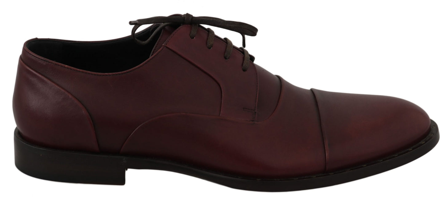 Elegantes zapatos de vestir de piel burdeos
