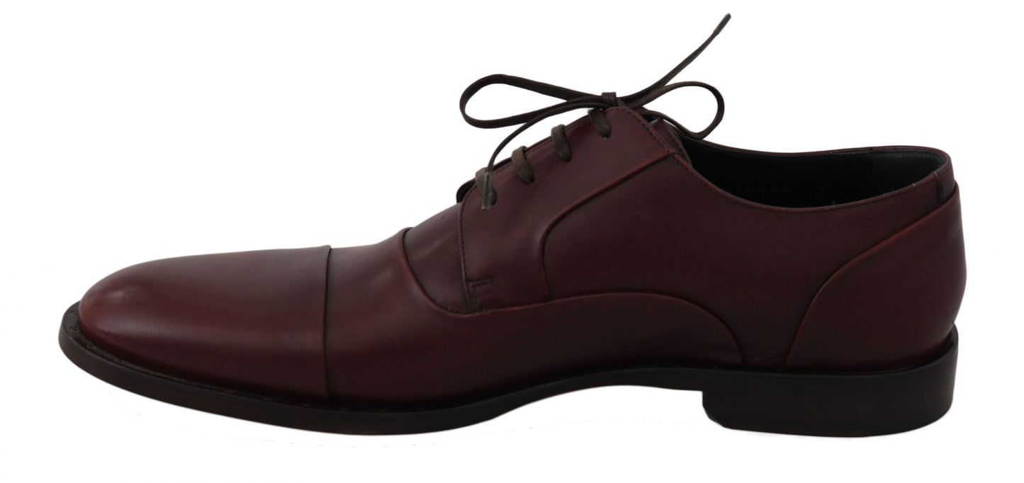 Elegantes zapatos de vestir de piel burdeos