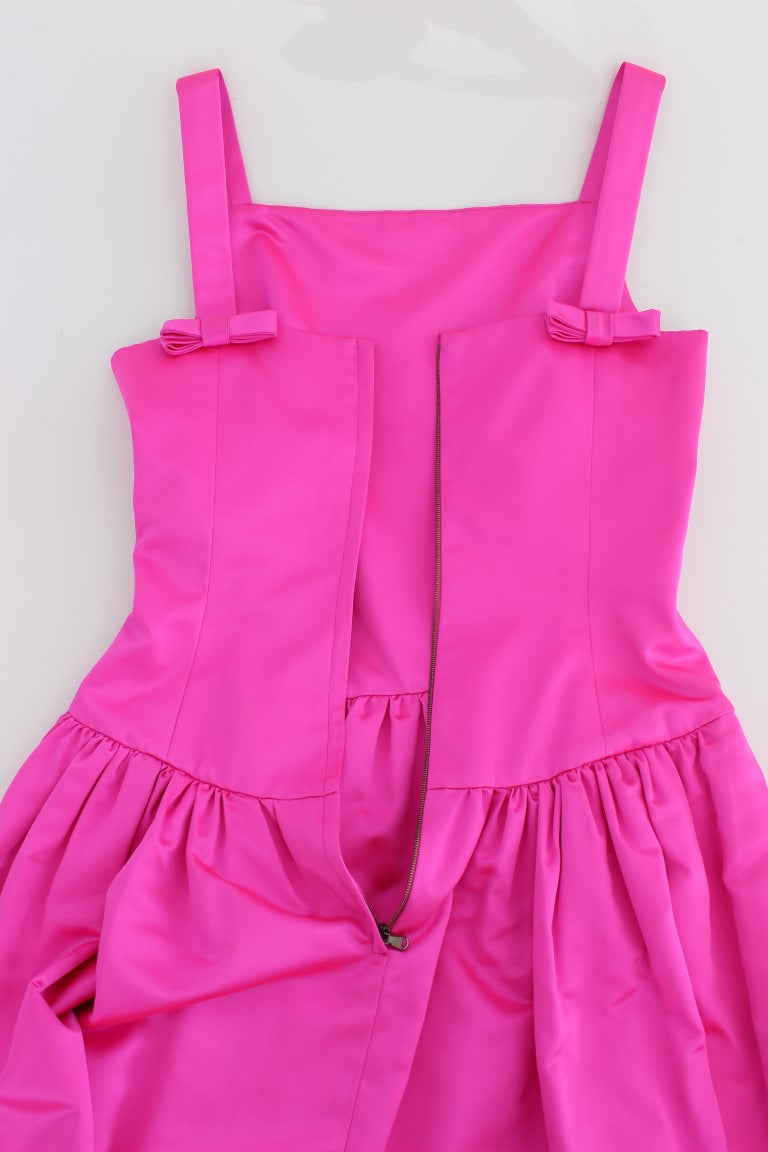 Elegante vestido largo de seda rosa