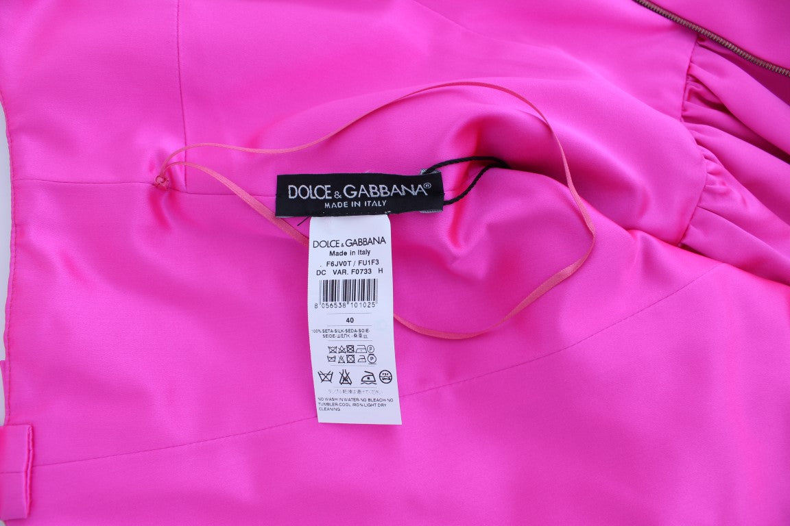 Elegante vestido largo de seda rosa