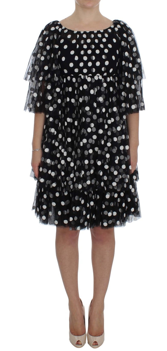 Elegante vestido de lunares con volantes