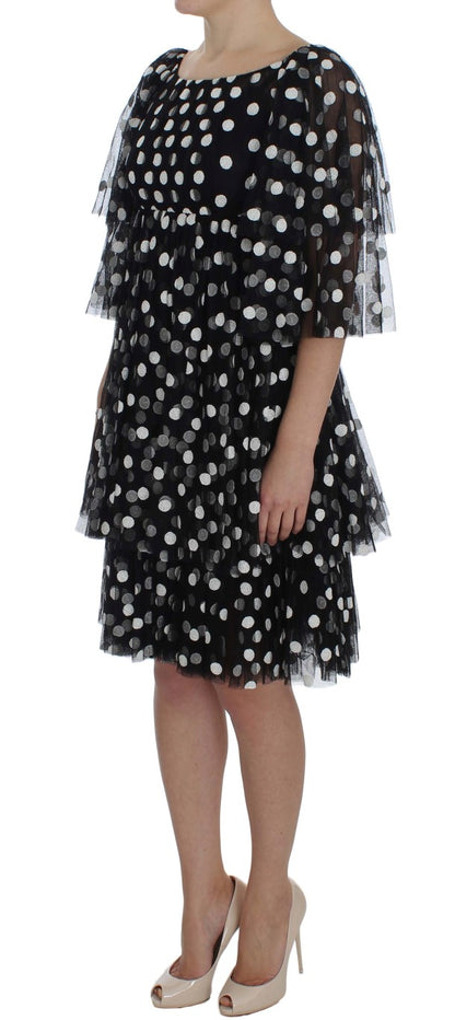Elegante vestido de lunares con volantes
