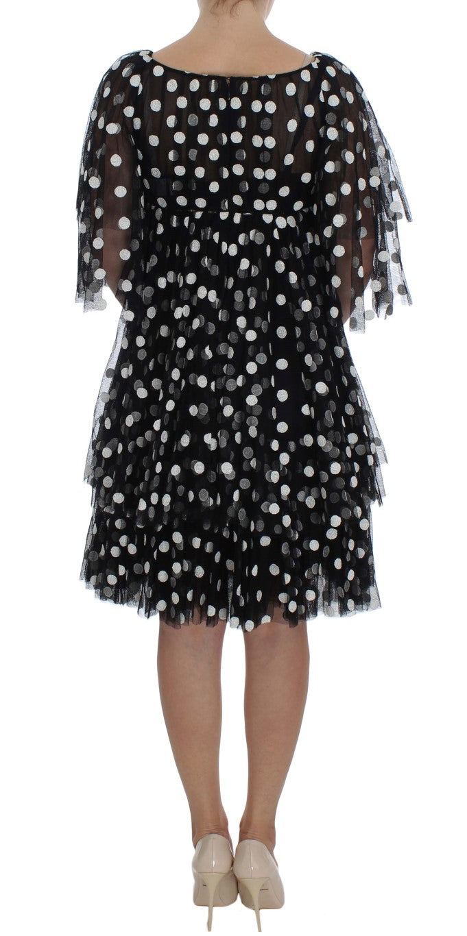 Elegante vestido de lunares con volantes