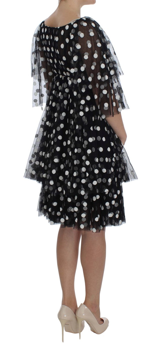 Elegante vestido de lunares con volantes