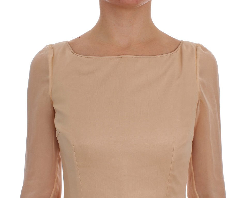 Elegante vestido largo de seda beige