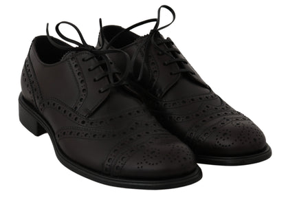 Elegantes zapatos de vestir Derby con punta de ala en color burdeos