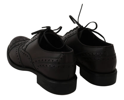 Elegantes zapatos de vestir Derby con punta de ala en color burdeos