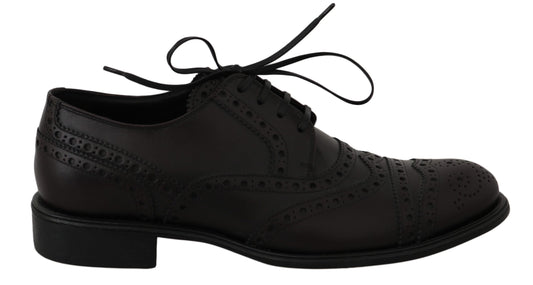 Elegantes zapatos de vestir Derby con punta de ala en color burdeos