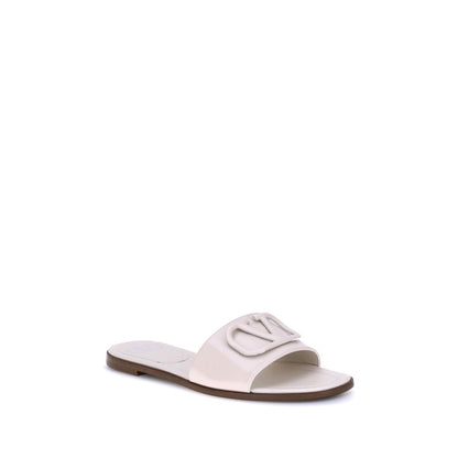 Patent leathe VLogo slide Sandals
