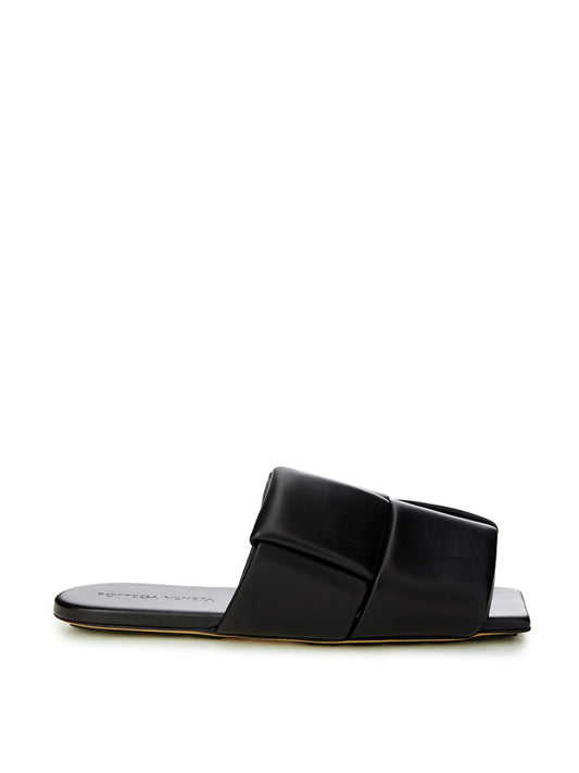 Sandalias elegantes de cuero negro