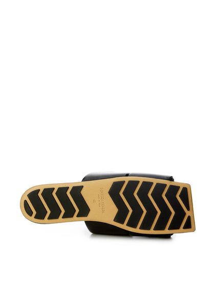 Sandalias elegantes de cuero negro